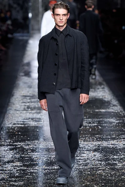 Look 27